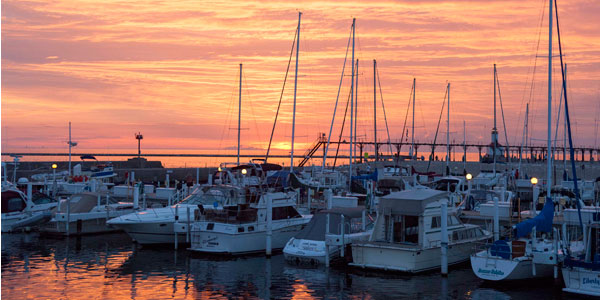 hot tomolly yacht charter - lake michigan